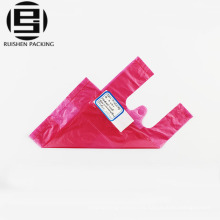 Bolsas plásticas del embalaje de la camiseta rosada de la manija del color